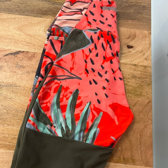 Gymshark Nikki Blackketter Women's Medium Dynamic Leggings Exercise Gym Workout - Picture 3 of 6